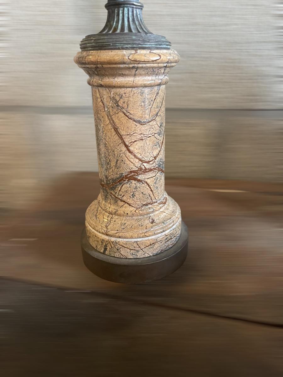 Serpentei zuil met koperen coupe 