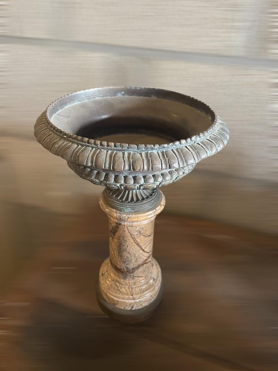 Serpentei zuil met koperen coupe 