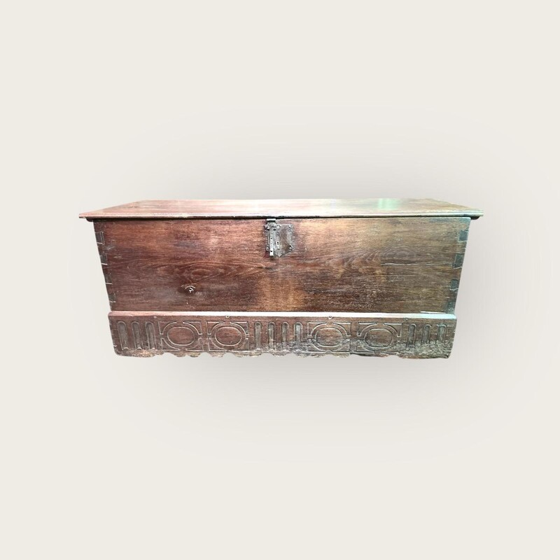 Oak chest 