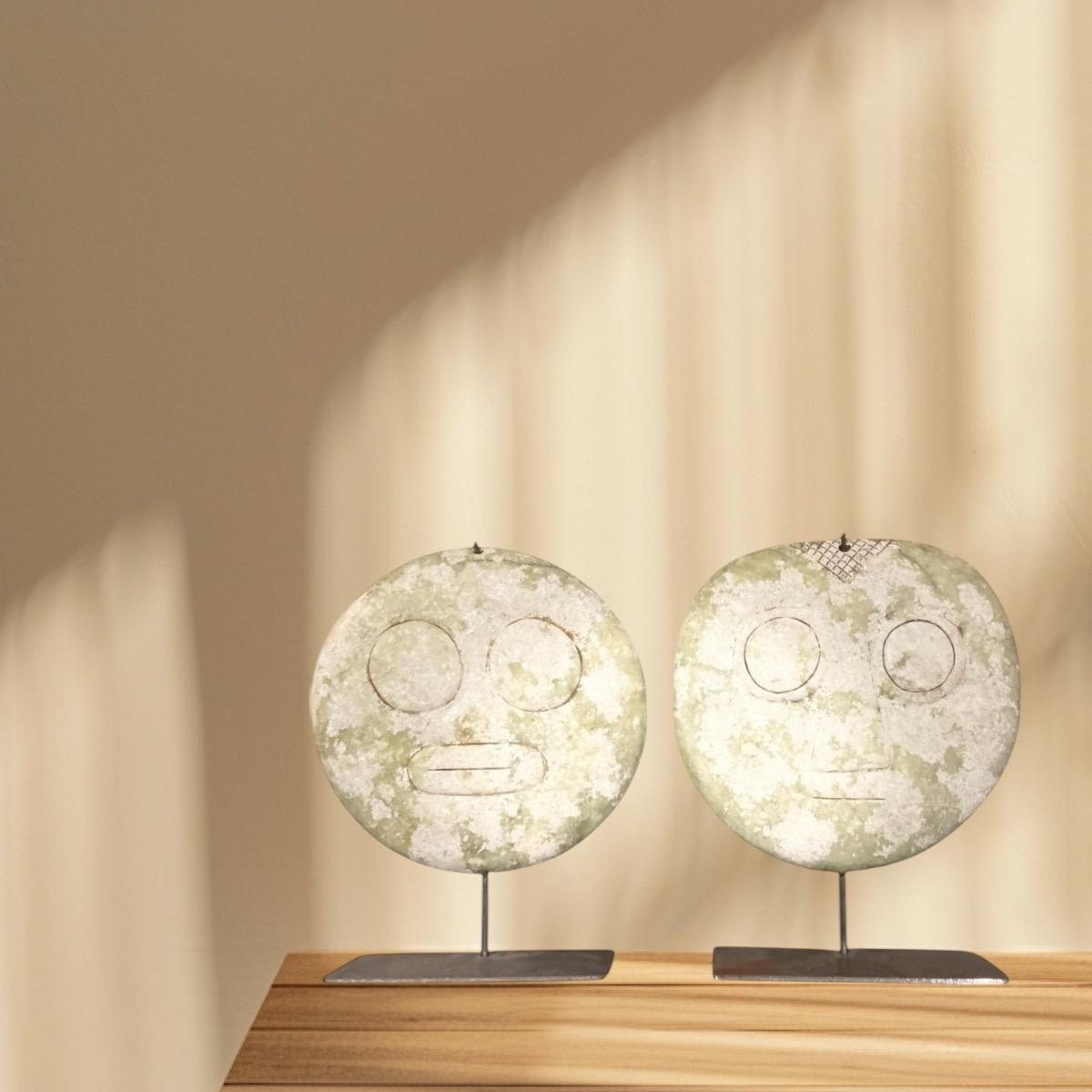 In pale green Marble visages