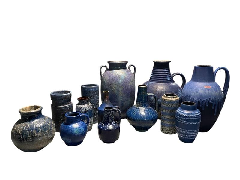 Blauwe aardewerken potten 