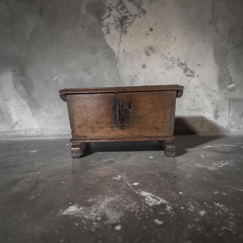 Little Baroque chest