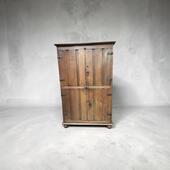 Spanish cupboard ca.1700 chestnut 