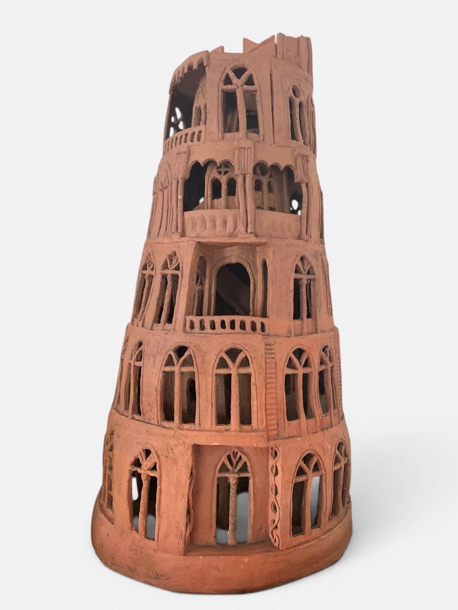 Toren van Babel in terracotta aardewerk 