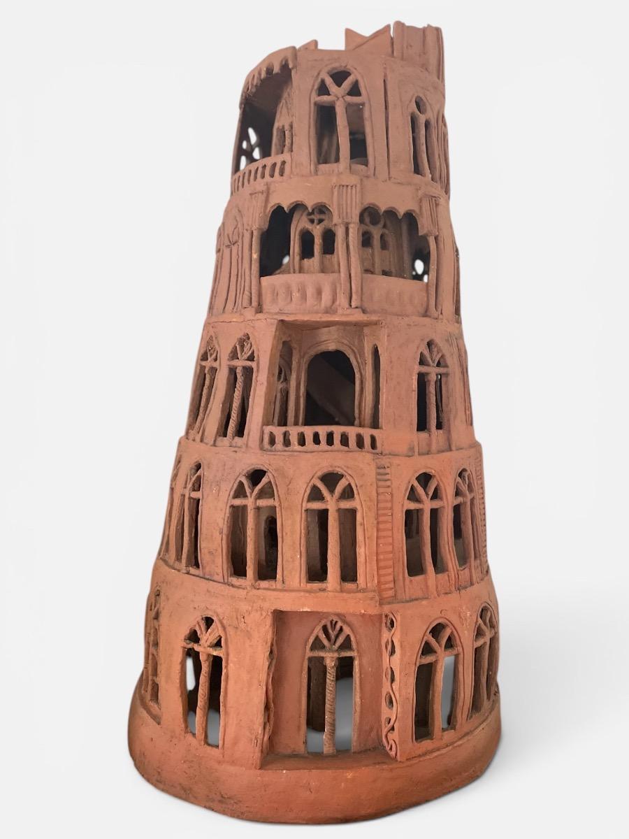 Toren van Babel in terracotta aardewerk 