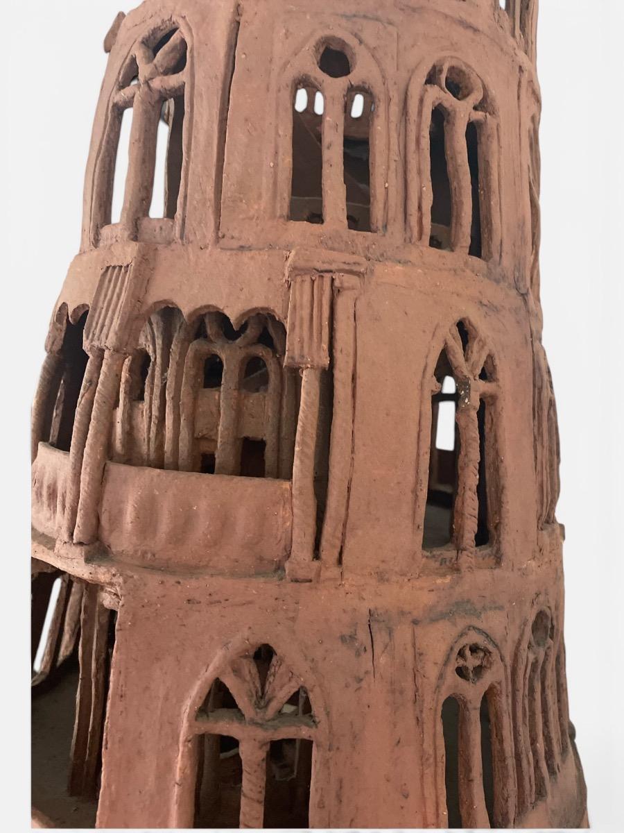 Toren van Babel in terracotta aardewerk 