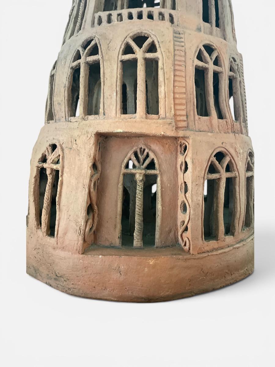 Toren van Babel in terracotta aardewerk 