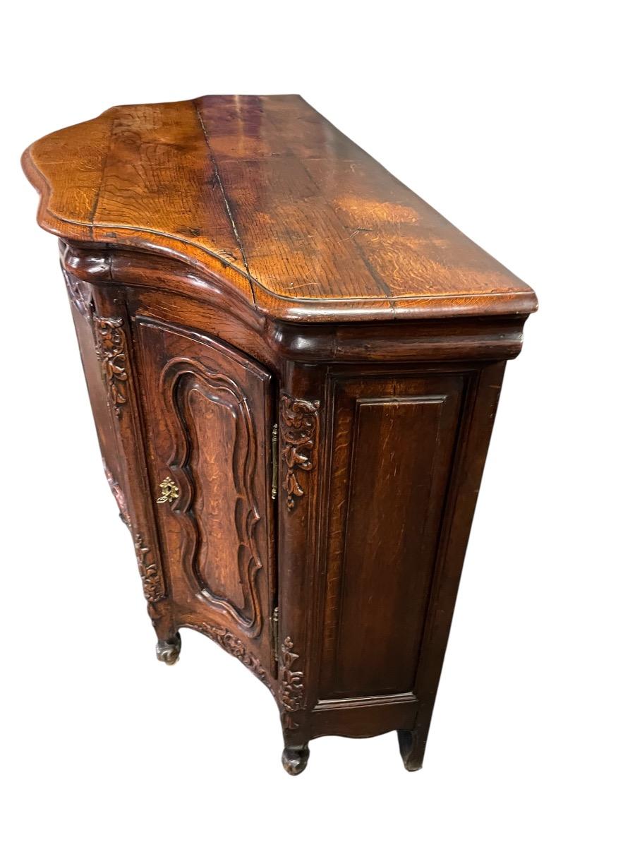 Vlaamse dressoir, gebombardeerd vierdeurs 