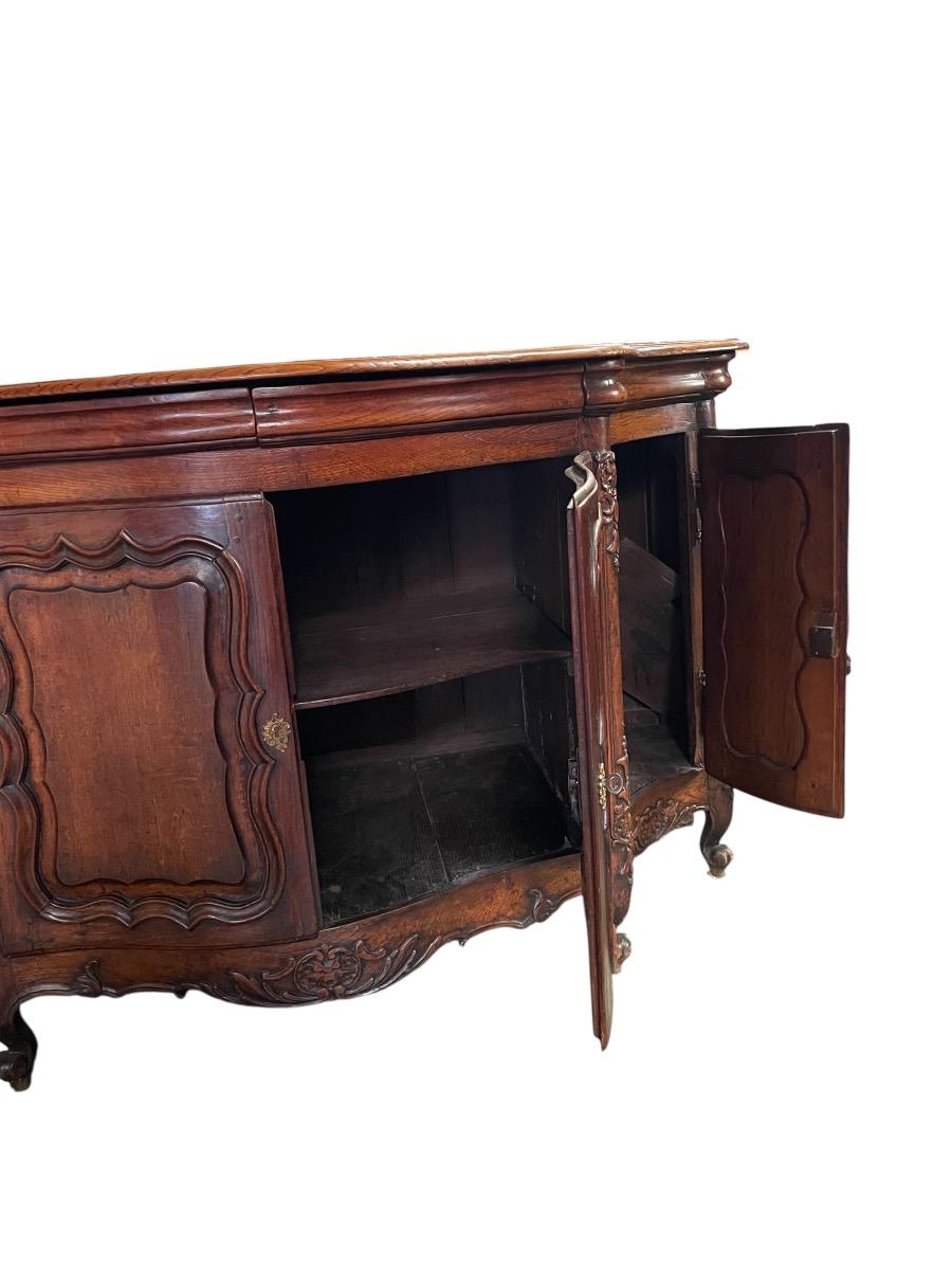 Vlaamse dressoir, gebombardeerd vierdeurs 