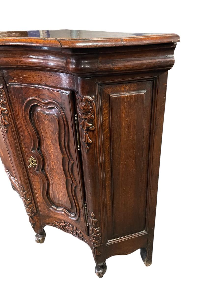 Vlaamse dressoir, gebombardeerd vierdeurs 