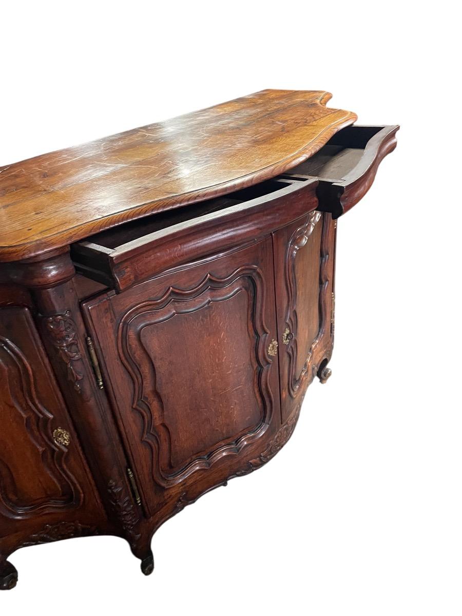 Vlaamse dressoir, gebombardeerd vierdeurs 