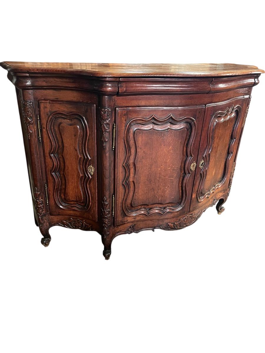 Vlaamse dressoir, gebombardeerd vierdeurs 