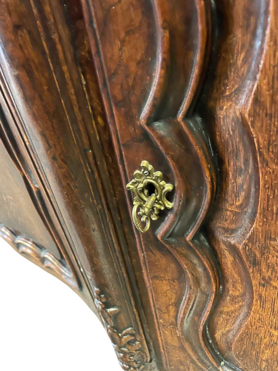 Vlaamse dressoir, gebombardeerd vierdeurs 