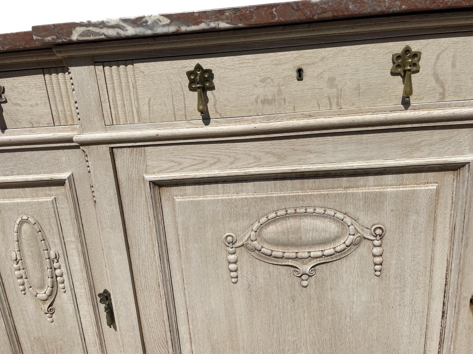 Vlaamse lange dressoir met laden en deuren met Marmer uit België in perfecte staat 